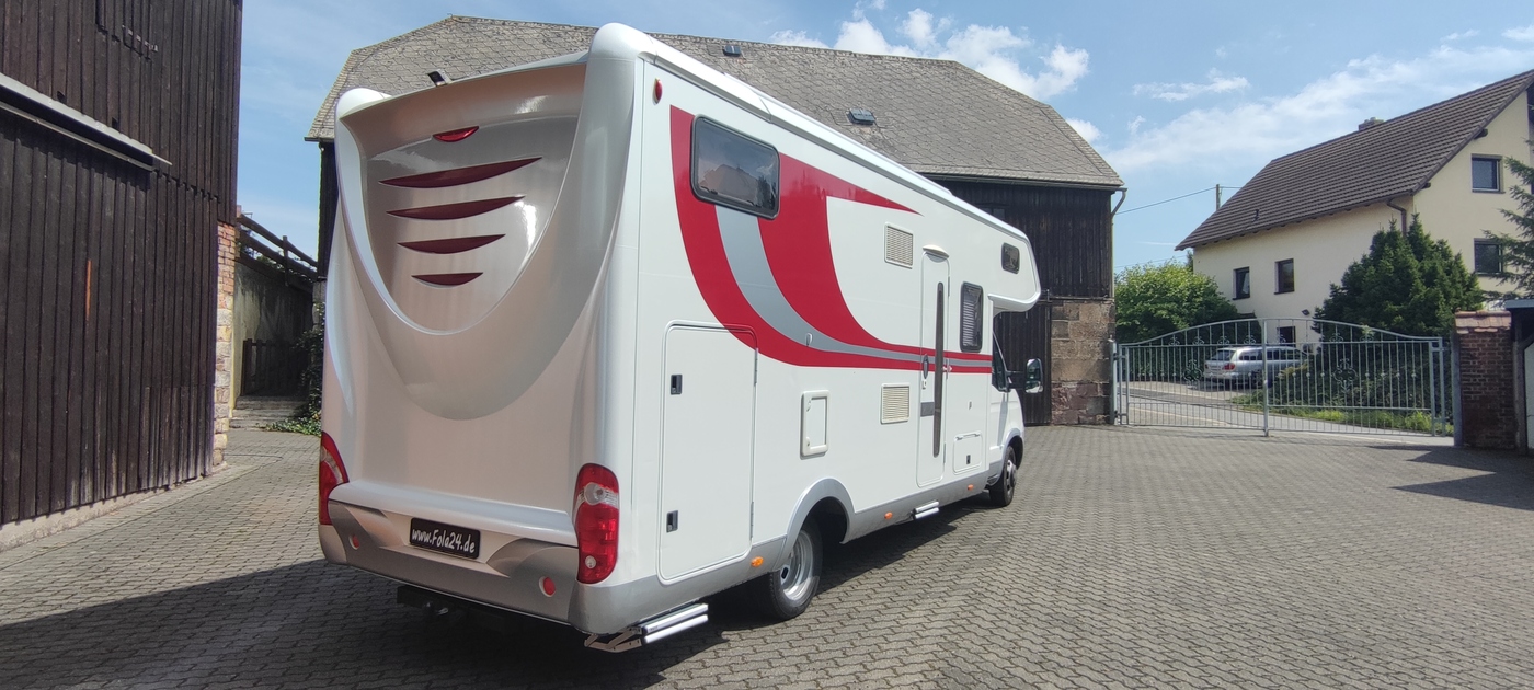 Wohnmobil mit Designbeklebung Image