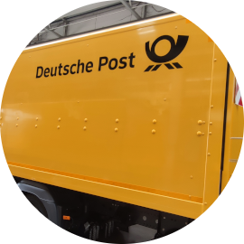 LKW mit Werbeschrift