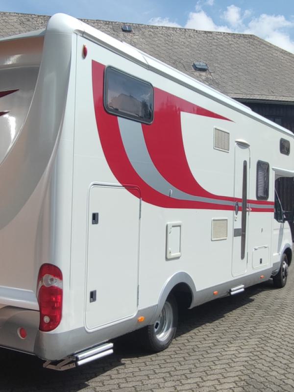 Wohnmobilkomplettbeklebung mit Designbeklebung